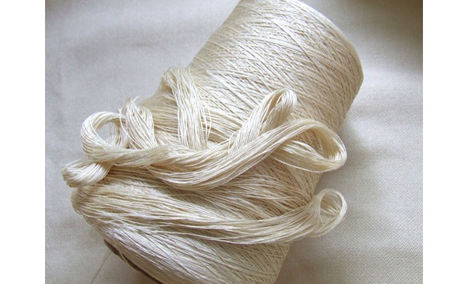 Silk has wonderful benefits for our skin, and now we can know how and why!